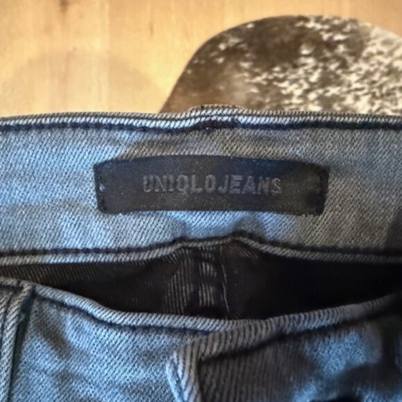 Pre-Loved Men's Grey Uniqlo Skinny Jeans - Size 28 or Small - Picture 4 of 8